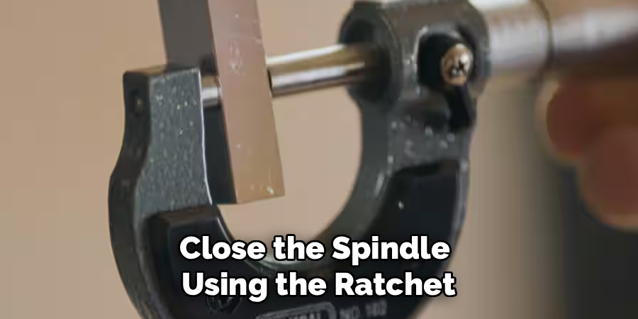 Close the Spindle
Using the Ratchet