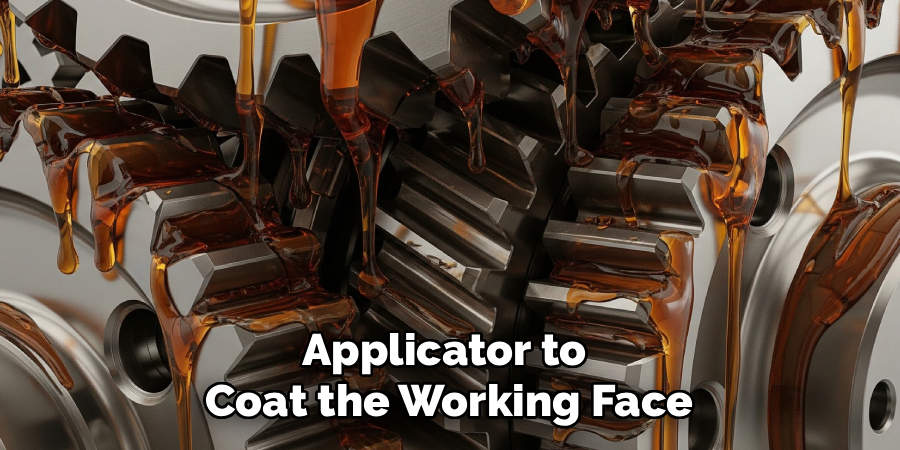 Applicator to 
Coat the Working Face