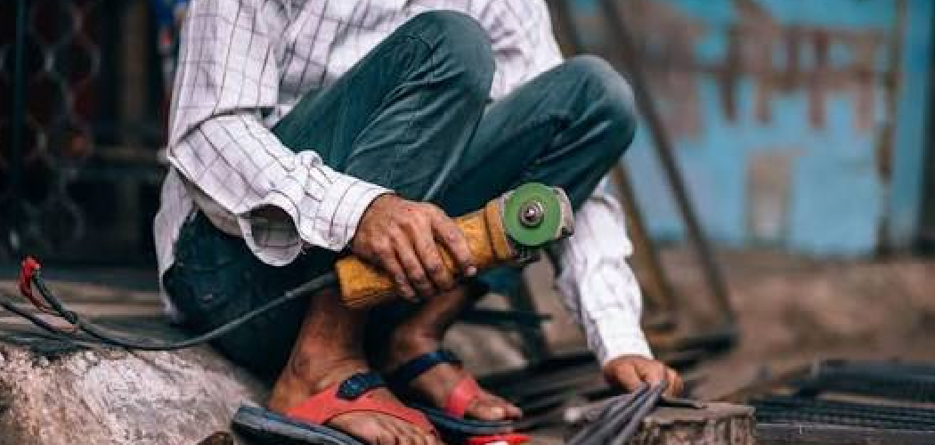 How to Cut Pipe Straight With Angle Grinder