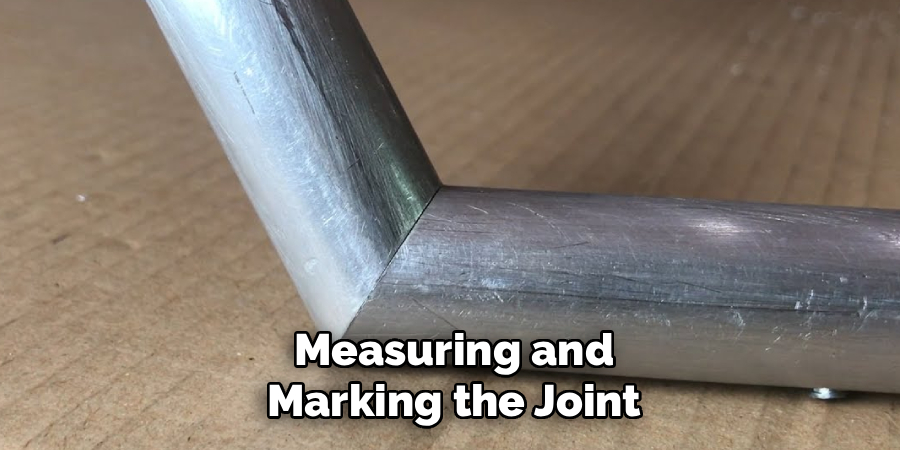 Measuring and
Marking the Joint