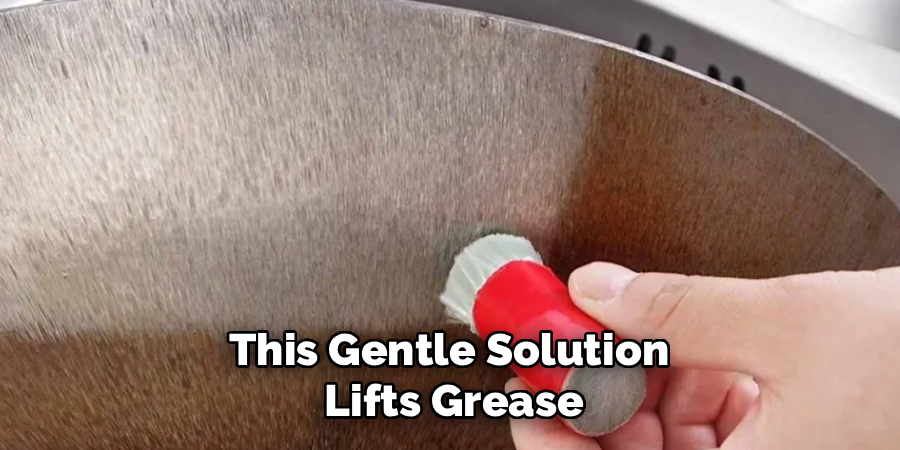 This Gentle Solution
 Lifts Grease
